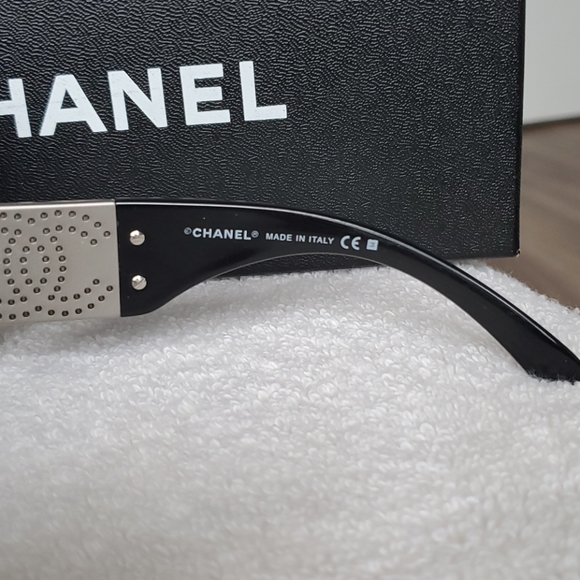 Vintage Chanel Aviator Sunglasses - Picture 4 of 8